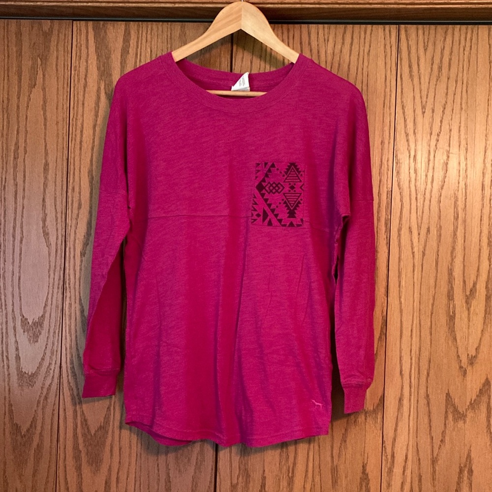 Long sleeve loose fitting tee